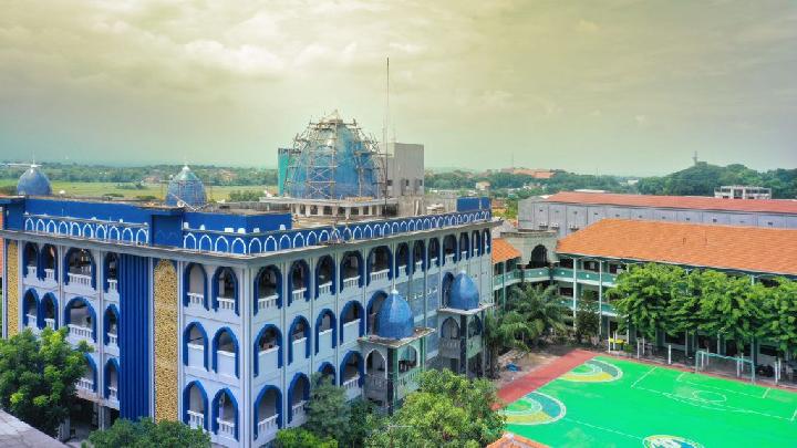 Dalwa Pasuruan İslami Yatılı Okulu, merdivenlerden düşen bir öğrencinin öldüğünü, onlarca kişinin yaralandığını açıkladı Dalwa Pasuruan İslami Yatılı Okulu, merdivenlerden düşen bir öğrencinin öldüğünü, onlarca kişinin yaralandığını açıkladı