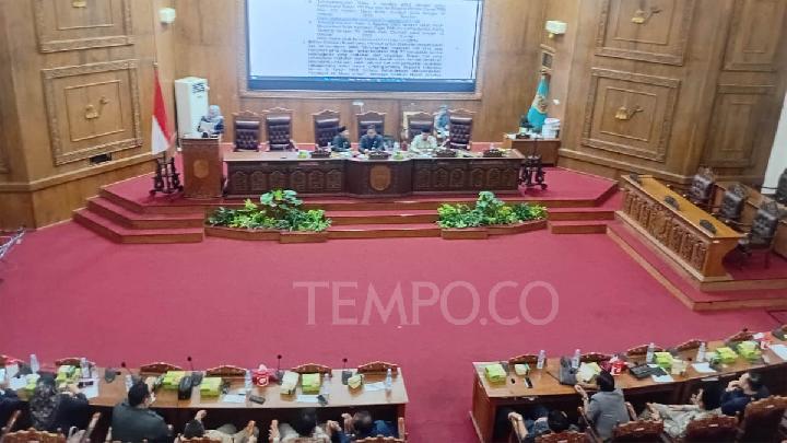 Pati Sudewo’nun naibi görevden alınmadı, DPRD yalnızca performans iyileştirmeleri istedi Pati Sudewo’nun naibi görevden alınmadı, DPRD yalnızca performans iyileştirmeleri istedi