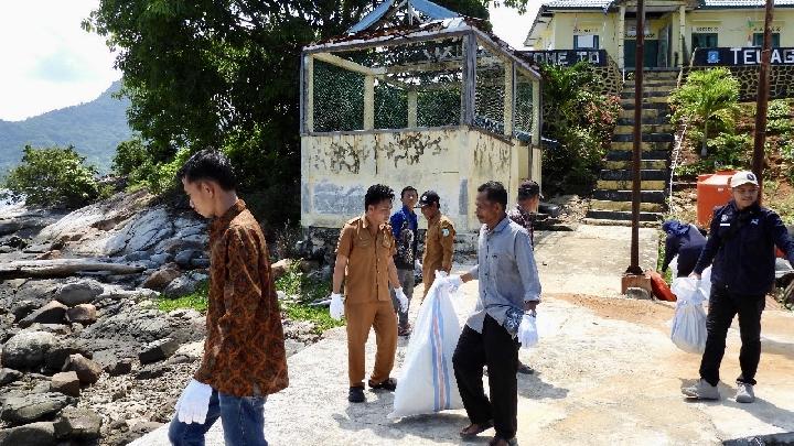 KKP, Riau Adaları’nın Dış Adalarında Atıksız Sağlıklı Okyanus Eylemi Gerçekleştiriyor KKP, Riau Adaları’nın Dış Adalarında Atıksız Sağlıklı Okyanus Eylemi Gerçekleştiriyor