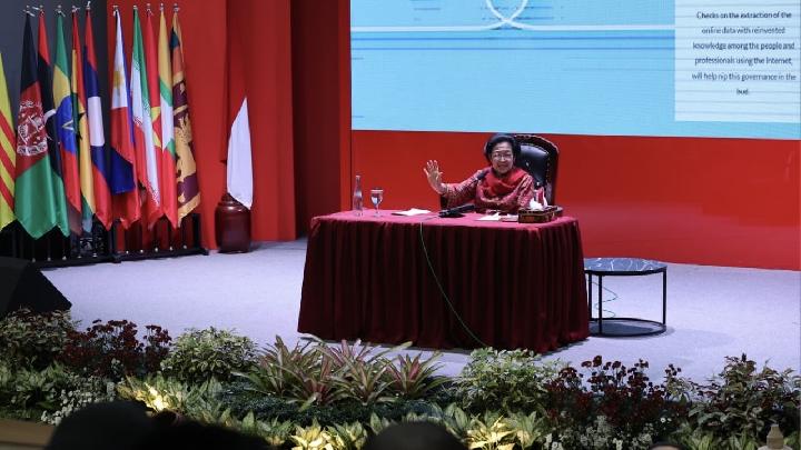 Megawati, Küresel Eşitsizliğe Karşı Asya-Afrika-Latin Amerika Dayanışma Çağrısında Bulundu Megawati, Küresel Eşitsizliğe Karşı Asya-Afrika-Latin Amerika Dayanışma Çağrısında Bulundu