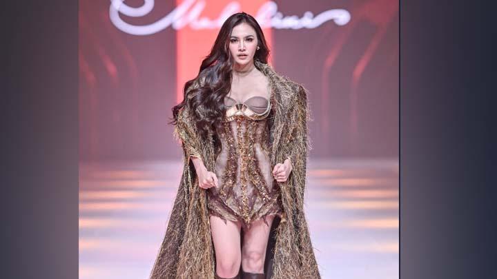 Gaya Makeup Mahalini Berbalut Koleksi Lisa Ju di Jakarta Fashion Week 2026