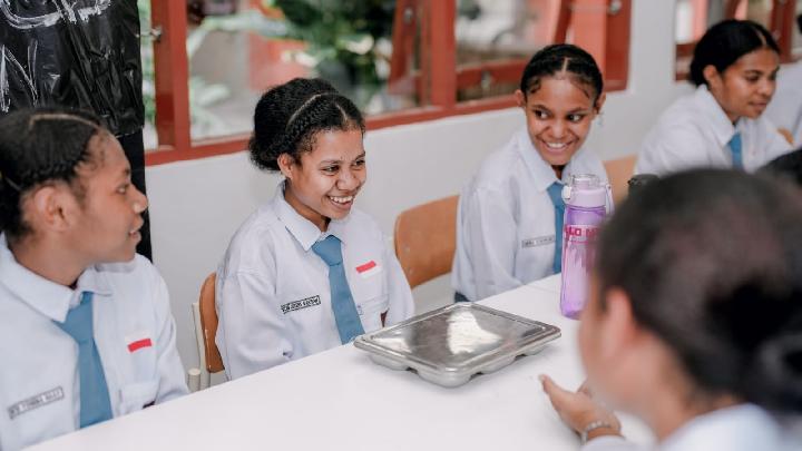 Halkın Okulu Sayesinde Merlin Okuma-yazma Bilincinin Zincirinden Kurtuldu