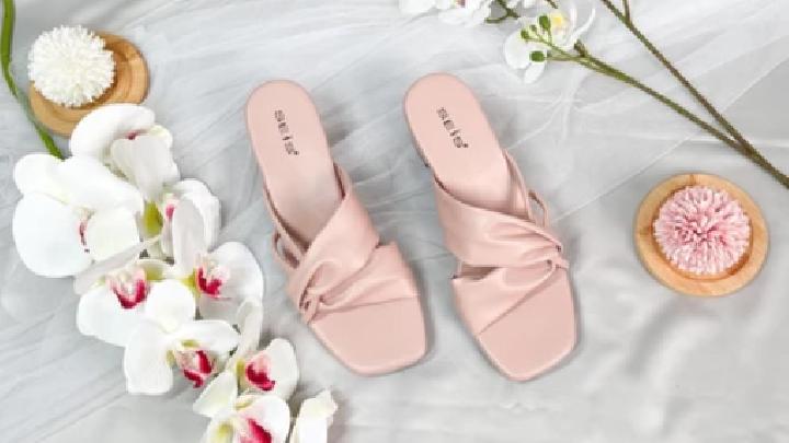 Gaya Feminin dengan Sandal Seis untuk Acara Formal maupun Kasual