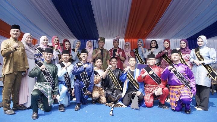 Pekanbaru Şehrindeki 57. MTQ Taaruf Geçit Töreni 30 Bin Katılımcıyla Renklendi