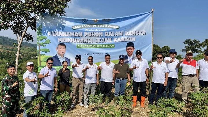 Pertamina ve Çevre Bakanlığı Bogor’a Verimli Ağaçlar Dikti