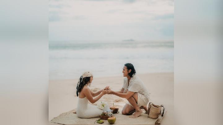 Tropical Romance, Hana Malasan Dilamar Sean Gelael di Tepi Pantai Sumba