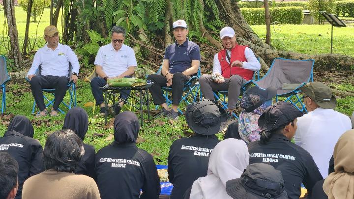 Bogor Botanik Bahçelerindeki Ciliwung Nehrini Temizlemek İçin Pertamina ve KLH Arasındaki Sinerji