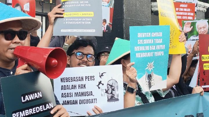 Bakan Amran’ın dava ettiği Tempo’ya sosyal medyadan destek