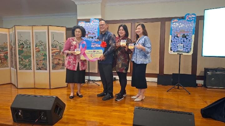 Peduli Kesehatan Perempuan, Forvita Serahkan Donasi ke YKPI melalui Care Forvita Life