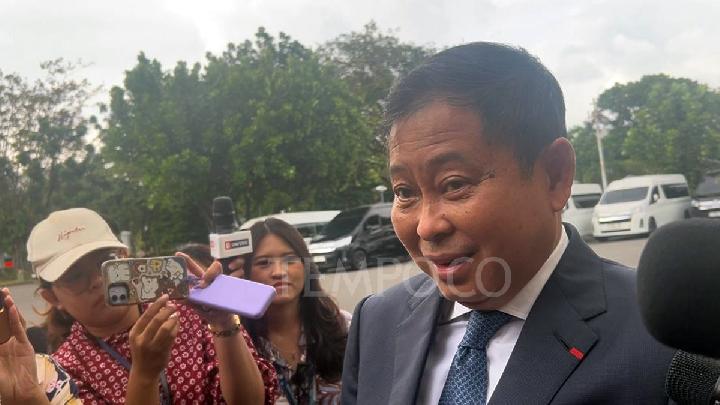 Former Minister Ignasius Jonan Visits Presidential Palace Amid Whoosh Debt Talks
