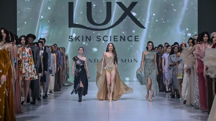 Pesona Luna Maya, Cinta Laura, dan Bella Clarissa di Jakarta Fashion Week 2026