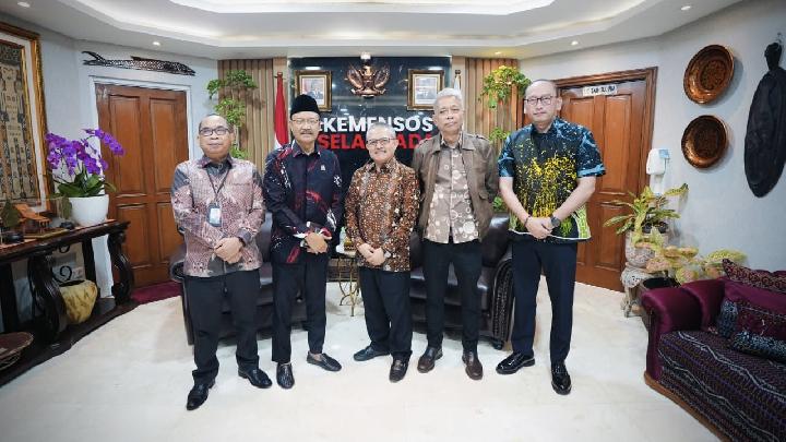 Sosyal İşler Bakanlığı ve Milli Kütüphane Halk Okullarına Modern Kütüphaneler Sunuyor