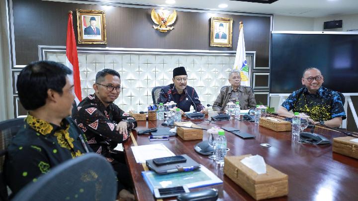 Sosyal İşler Bakanı Halk Okulları Müdür Adaylarına Yönelik Eğitimleri Tamamladı