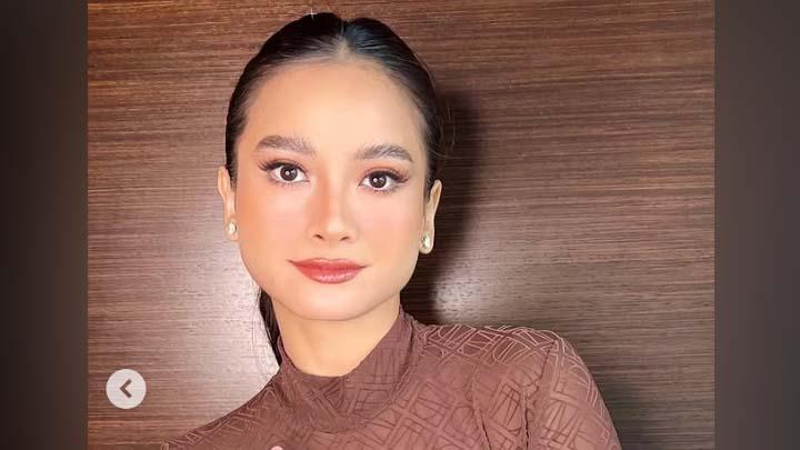 Bikin Pangling! Acha Septriasa Tampil Menawan dengan Brown Latte Makeup