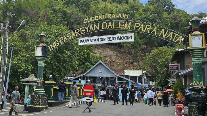 Pakubuwono XIII’ün naaşı Solo’dan Imogiri Mezarlığı’na götürüldü