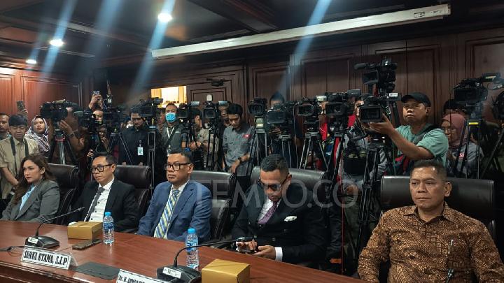 Sahroni ve Eko Patrio, MKD DPR Etik Karar Duruşmasına Katıldı