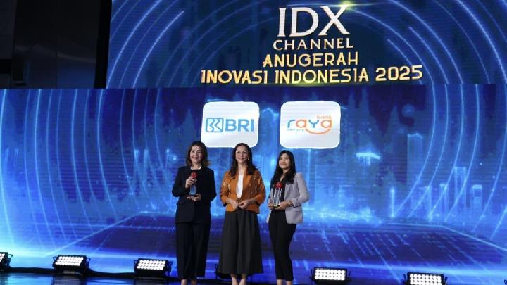 PT Bank Rakyat Indonesia (Persero) Tbk meraih penghargaan Anugerah Terbaik Sektor Keuangan Kategori Produk dan Model Bisnis melalui inovasi Qlola by BRI pada ajang IDX Channel Anugerah Inovasi Indonesia 2025 yang digelar di Main Hall Bursa Efek Indonesia, Jakarta, Jumat, 10 Oktober 2025. Dok. BRI