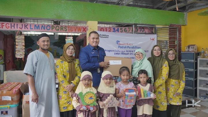 Hutama Karya, Jakarta’da PAUD’a Eğitim Tesisleri ve Altyapı Yardımı Dağıtıyor