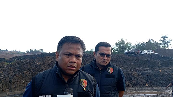 Rossiyadan uzun oyoqli blondalar ishtirokidagi porno