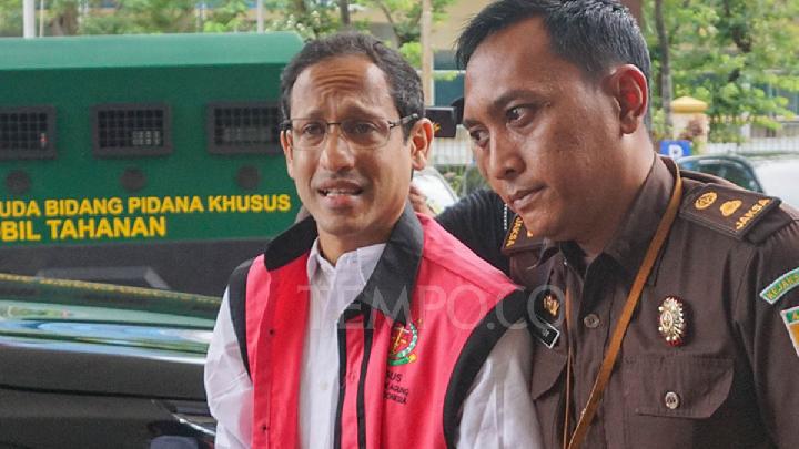 Nadiem Makarim's Lawyer Defends Chromebook Policy as Corruption Case Heads to Court