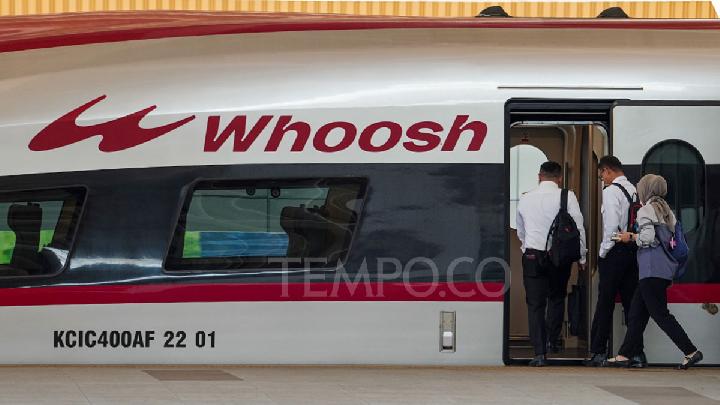 Malaysian Tourists Flock to Whoosh for Year-End Holidays in West Java