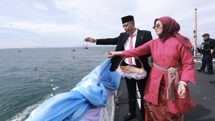 Kahramanlar Günü, Sosyal İşler Bakanlığı ve Endonezya Donanması Denize Çiçek Ekti