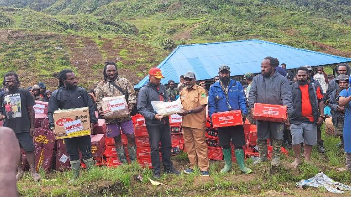 Sosyal İşler Bakanlığı Nduga Regency’deki Sel ve Heyelan Mağdurlarına Yardım Sağlıyor