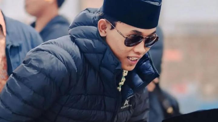 Gus Elham’ın Dini Araştırmalar Okulu’nda Çocuğu Öpüştüğü Fotoğraf, Diyanet Bakanlığı’nın Cevabı