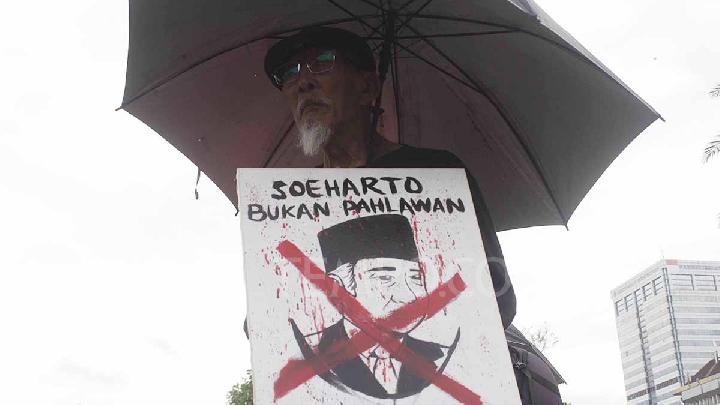 UTA 45 Öğrencisi Soeharto’nun Kahraman Olmasını Reddettiği İçin Uzaklaştırıldı