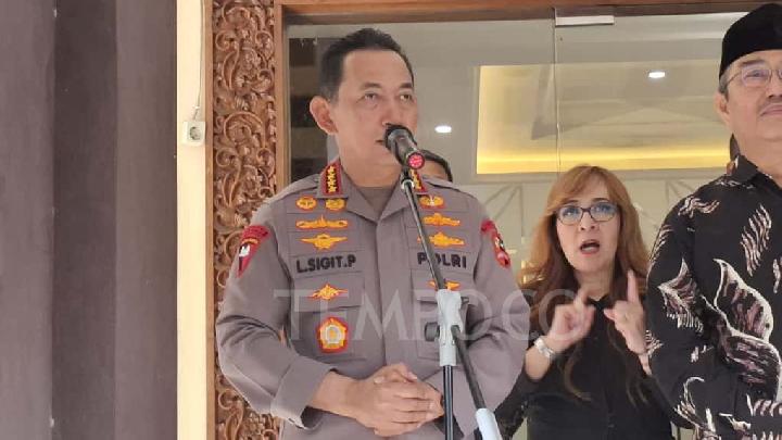 Indonesian Police Chief Deploys Forces to Help Flood and Landslide Victims in Sumatra