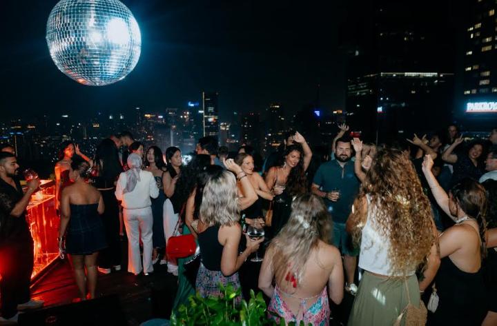 SKYE Bar & Restaurant Kembali Goyang Jakarta Pasca Renovasi