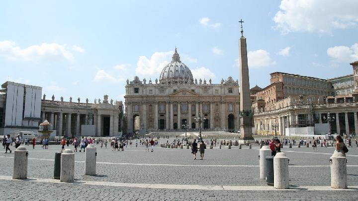 Experiencing Christmas at the Vatican: Guide to Attractions and Activities