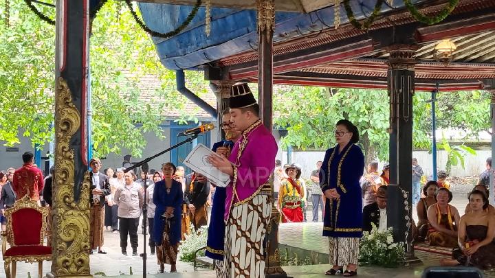 Tahta Çıkış Töreni Sonrasında Pakubuwono XIV Üç Yemin Okudu