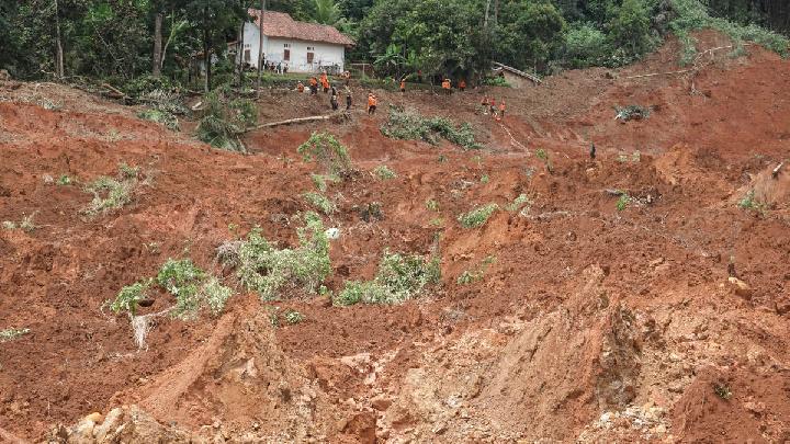 Cilacap heyelanı: 6,5 hektar alan toprak altında kaldı, 9 kişi öldü