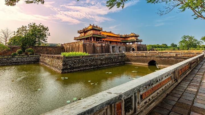 Mau ke Vietnam? Kini Wajib Isi Kartu Kedatangan Digital Mulai April 2026