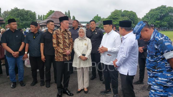 Jokowi, Wiranto’nun eşinin naaşının Adi Soemarmo Havalimanı’na gelişini memnuniyetle karşıladı