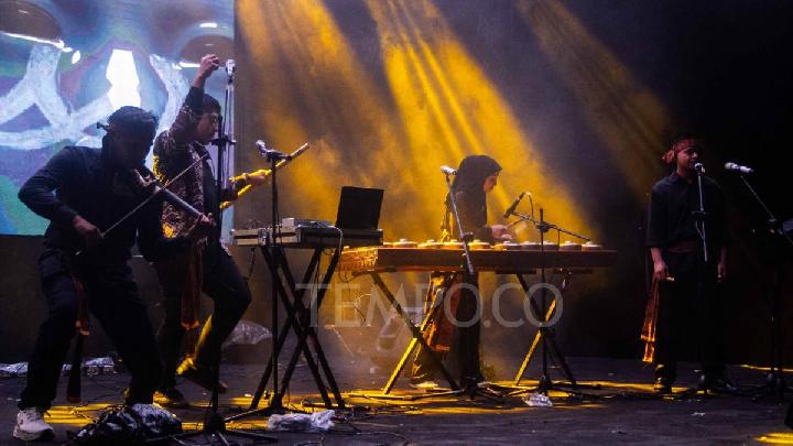 Komposer Andre Junaede tampil membawakan karya