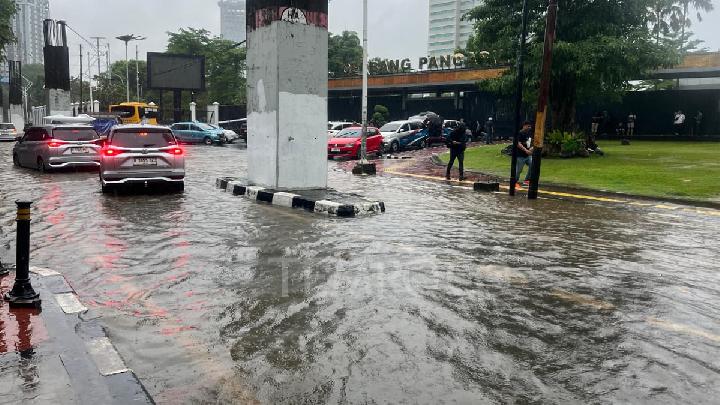 Cakarta’da Şiddetli Yağmur, 16 RT ve 3 Yolu Sular Altında Tuttu