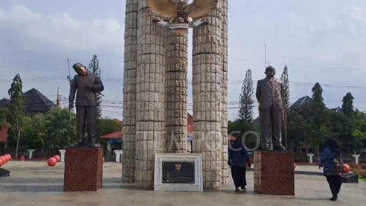 Sukarno heykelinin viral başı eğiliyor, Indramayu hükümetinin açıklaması bu