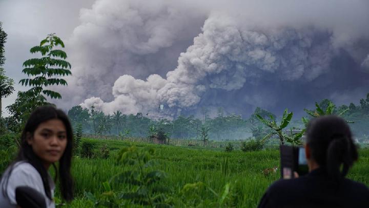 Semeru Dağı Patlamasından Etkilenen Üç Köy