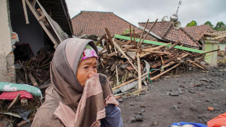 Semeru Dağı Patlaması Hakkında Gerçekler: Dağcılar Mahsur Kaldı ve Yüzlerce Sakin Kaçtı