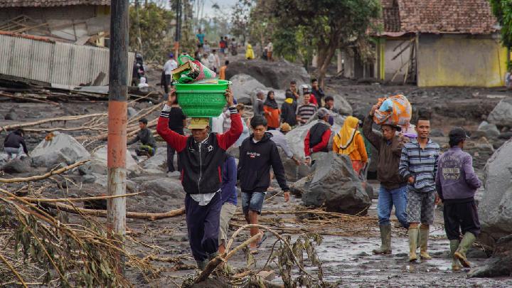 Semeru Dağı patladı, Puan hükümetten sakinlerin ve dağcıların güvenliğini sağlamasını istedi