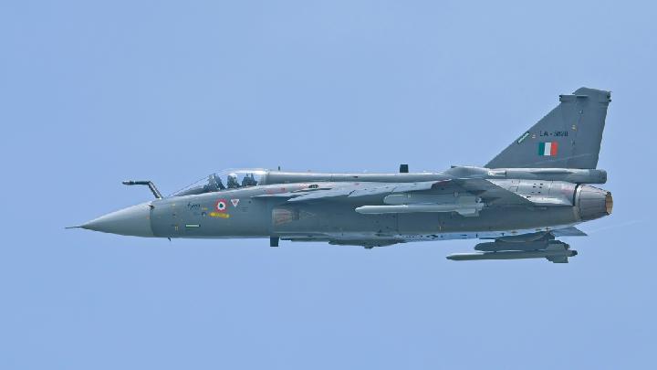 Indian Tejas Fighter Jet Crashes at Dubai Airshow, Killing Pilot