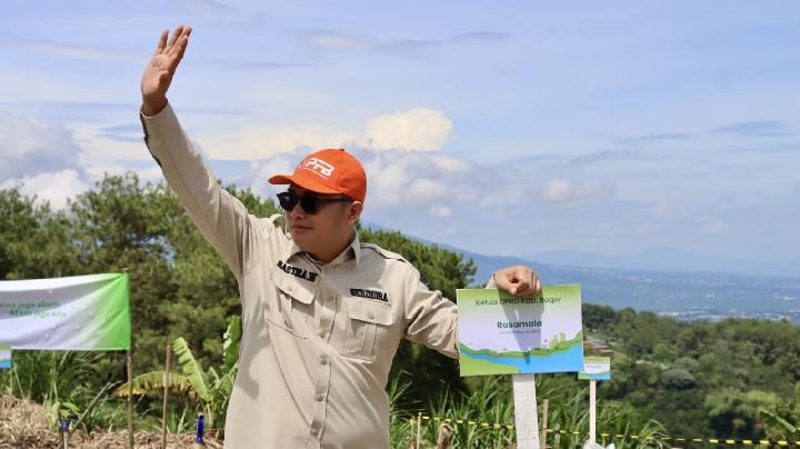 Bogor Naipliği DPRD Başkanı Toplumu Ağaç Dikme Hareketinde Aktif Olmaya Teşvik Ediyor