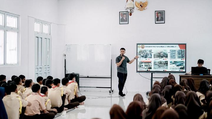 Densus 88 Aceh’deki Halk Okulu Öğrencilerine Terörizmi Önlemenin Sosyalleştirilmesi