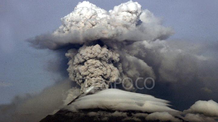 Mount Merapi Ejects Pyroclastic Flow Hours After Earthquakes in Yogyakarta