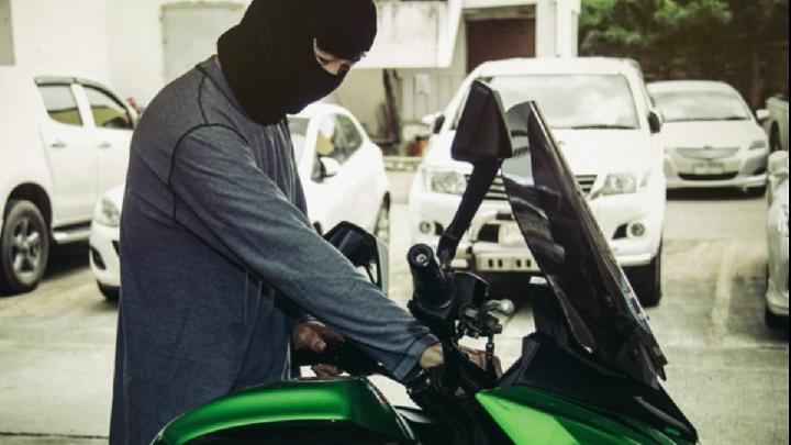 Polisi Tangkap Pelaku Curanmor Menyamar jadi Penjual Pecel