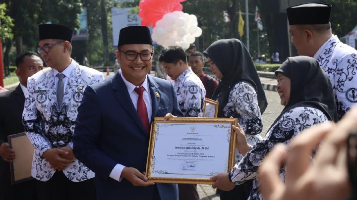 Winara Edebiyatı öğretmenlerin refahını ve statüsünün kesinliğini artıracak