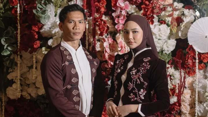 Dara Arafah Tampil Flawless saat Dilamar Rehan Mubarak, Peachy Makeup Look