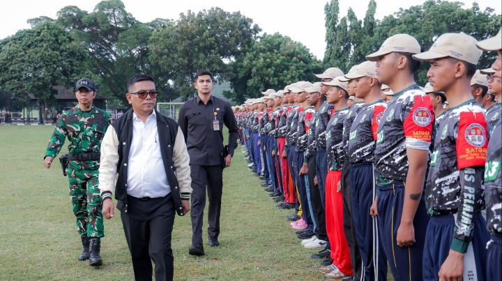 Gubernur Andra Soni Apresiasi Pembinaan Yonif 203/AK pada Penutupan Pelajar Anti Tawuran 2025